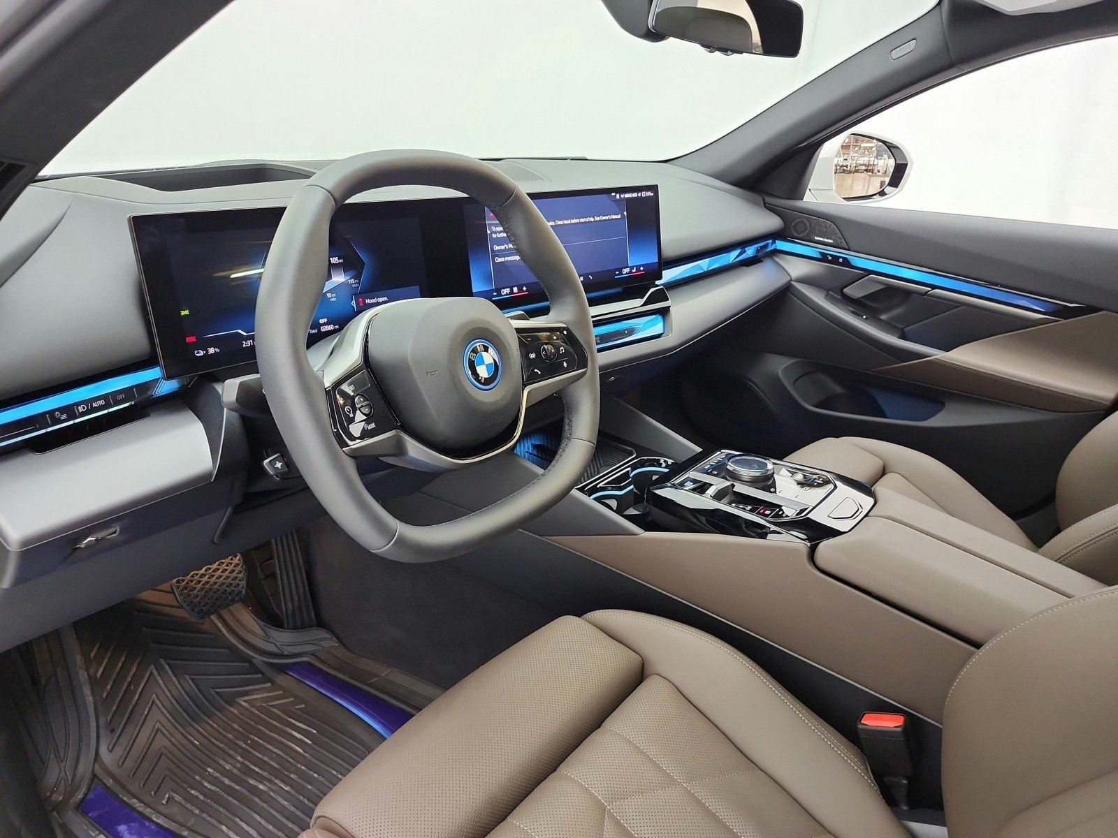 Used 2025 Alpine White BMW xDrive40 image 12