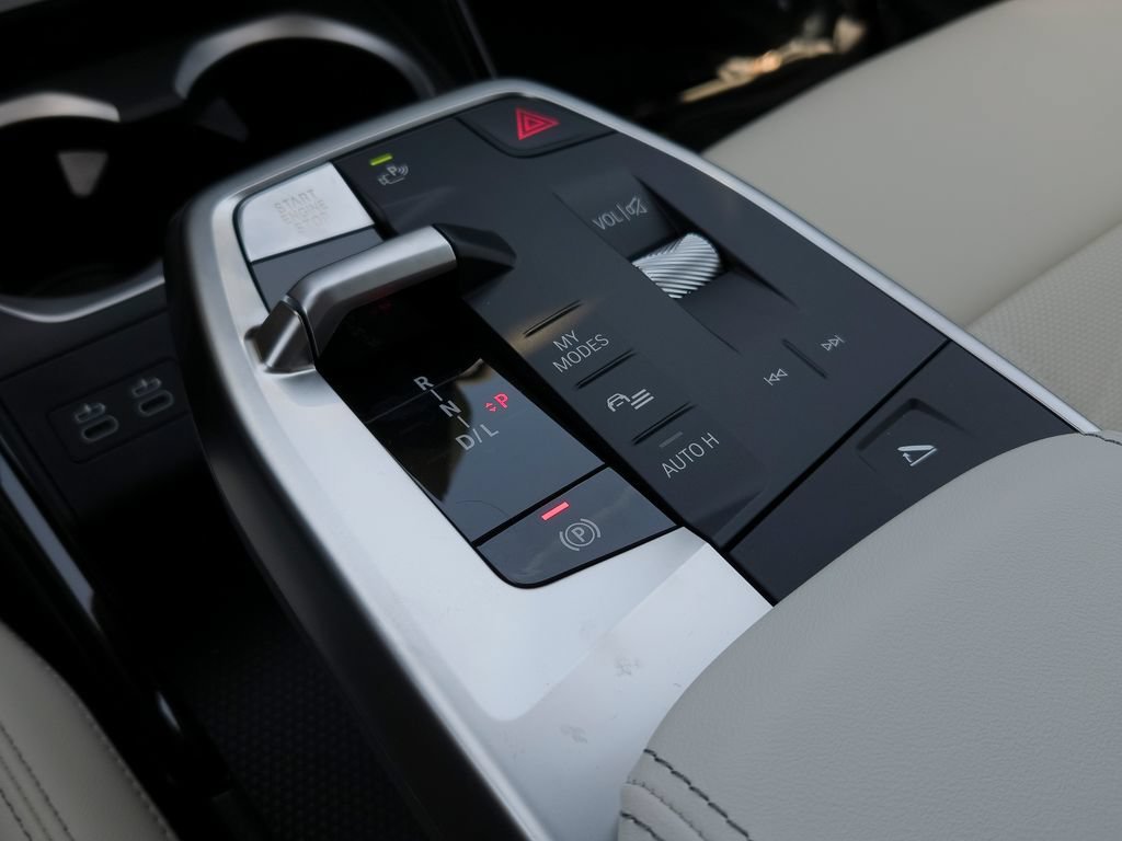 New 2026 Mineral White Metallic BMW xDrive28i image 9