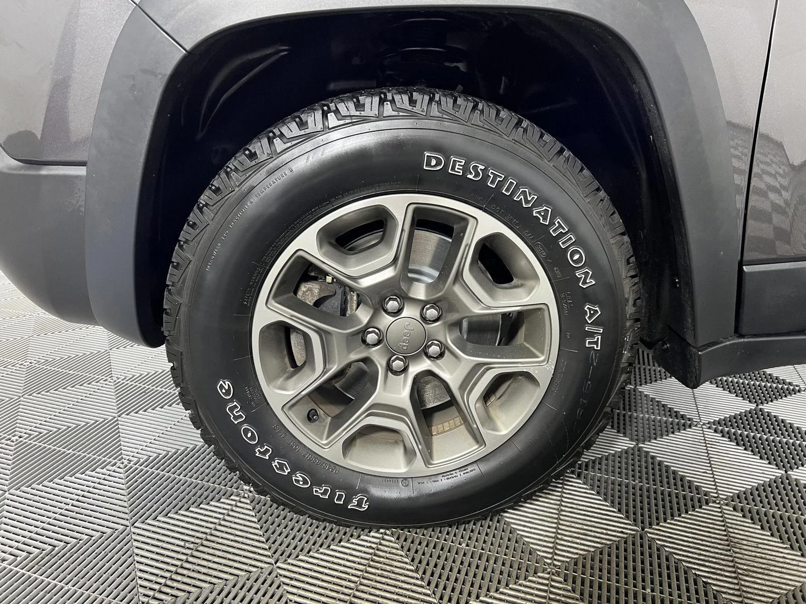Used 2022 Granite Crystal Metallic Clearcoat Jeep Trailhawk image 8