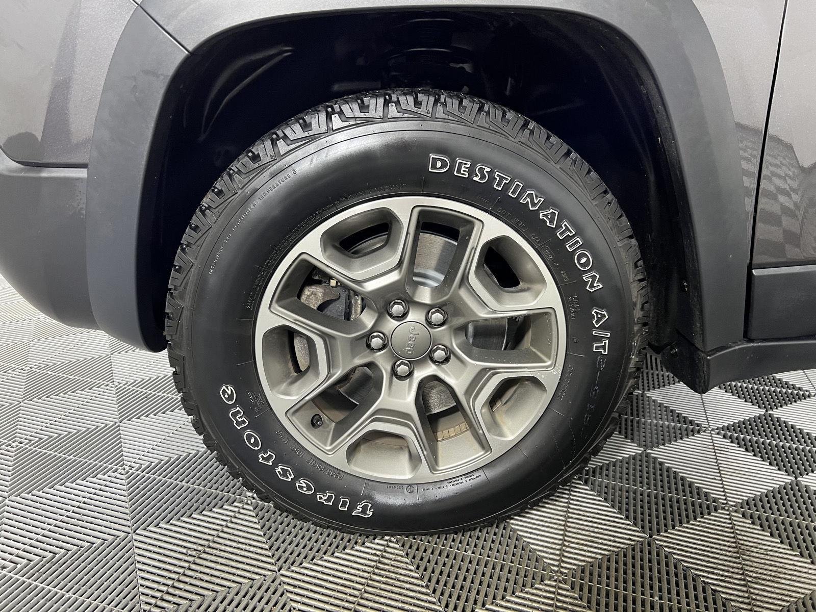 Used 2022 Granite Crystal Metallic Clearcoat Jeep Trailhawk image 8