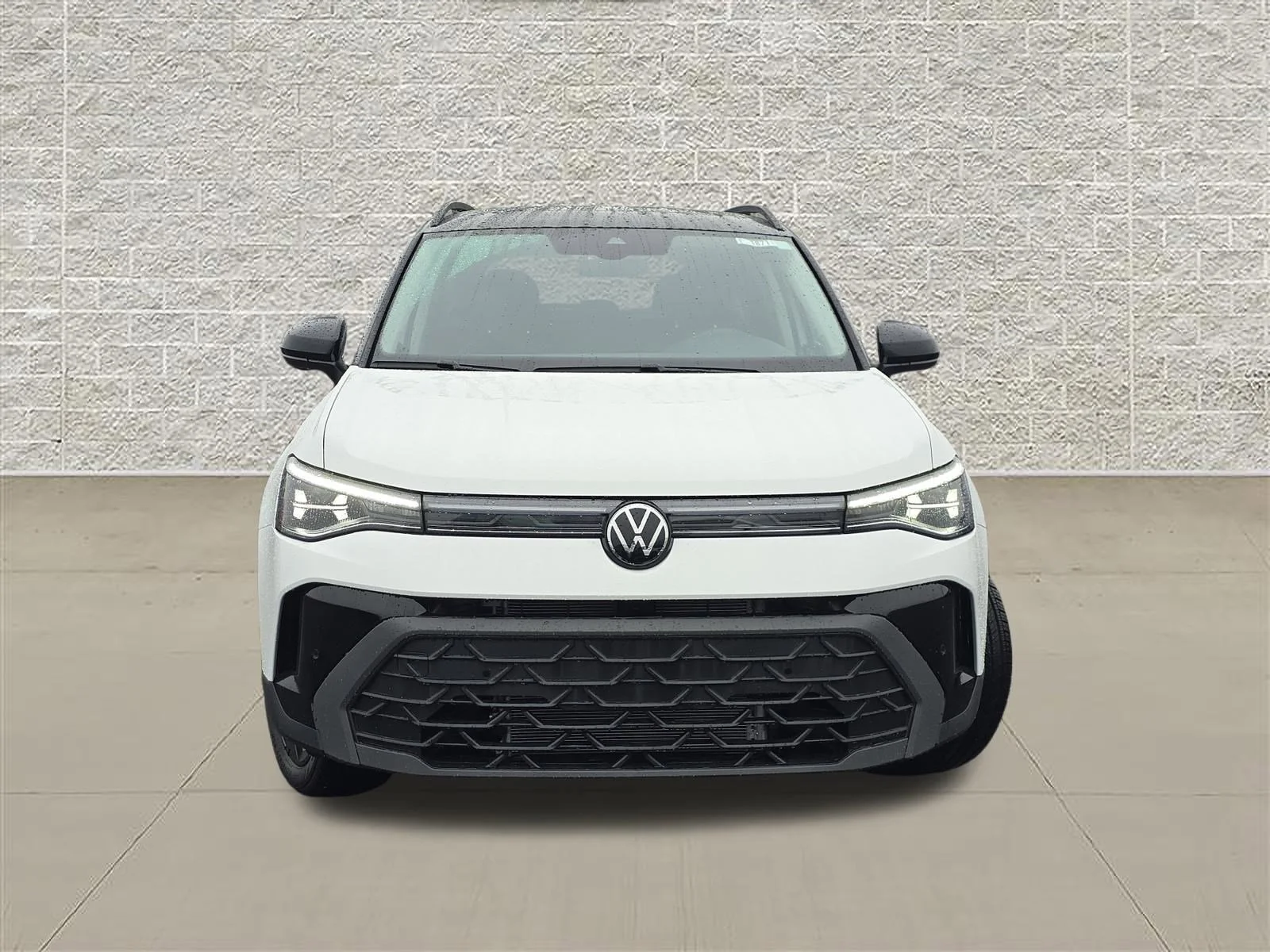 New 2026 Pure White w/Deep Black Roof Volkswagen SE Black image 2