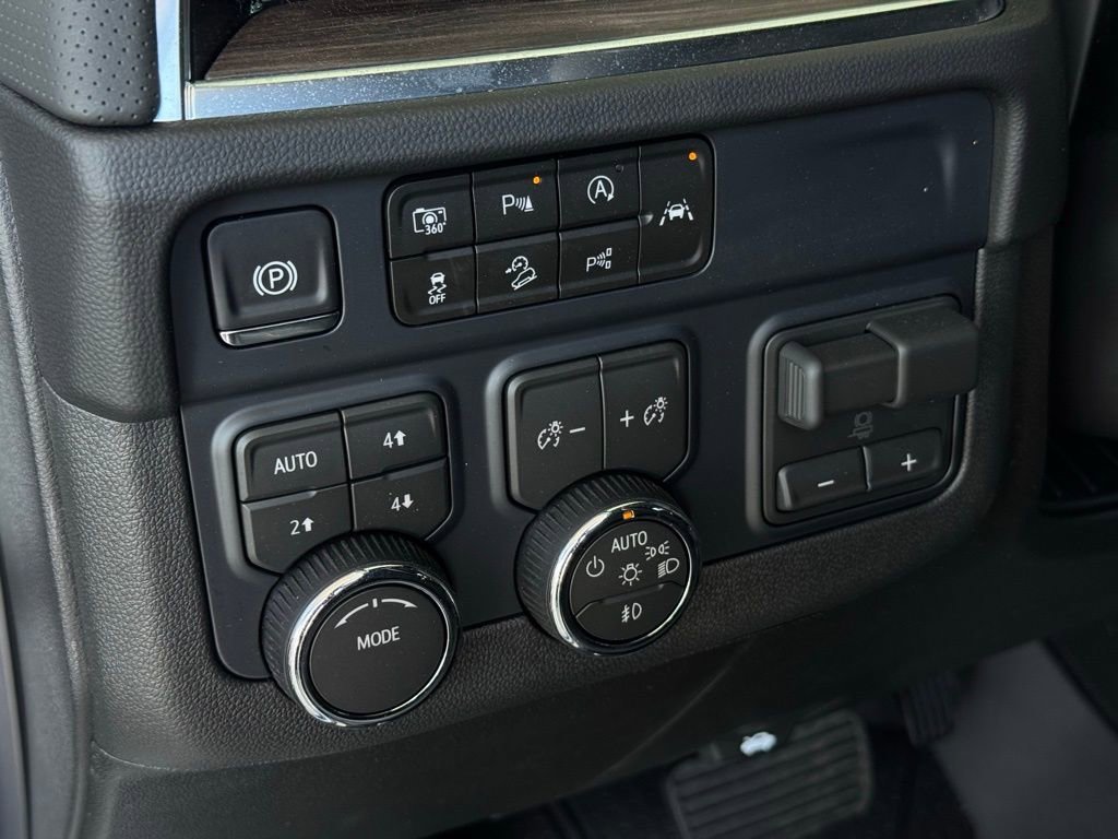 New 2026 Polar White Tricoat Chevrolet Premier image 32