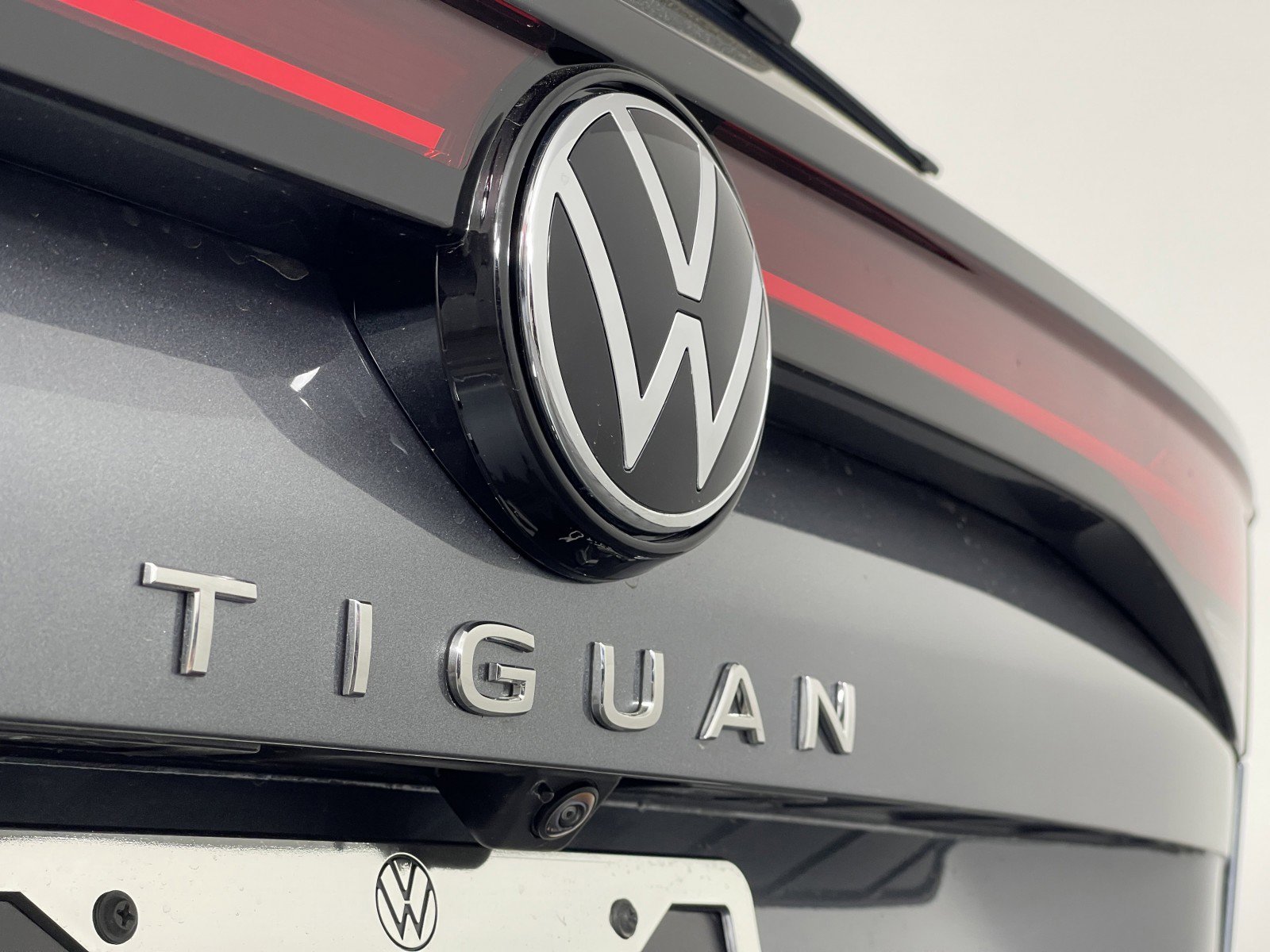 2025 Volkswagen Tiguan SE - Photo 13