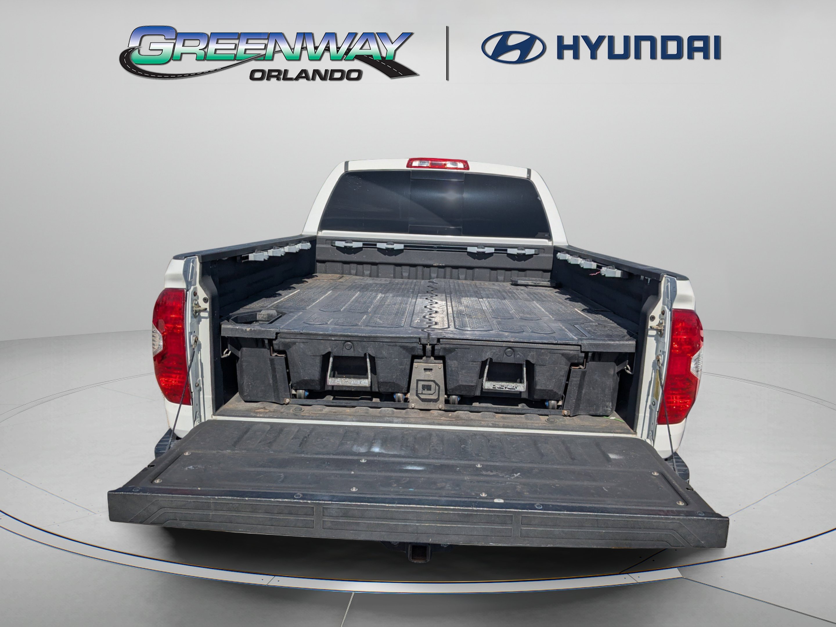 2020 Toyota Tundra SR5 - Photo 8