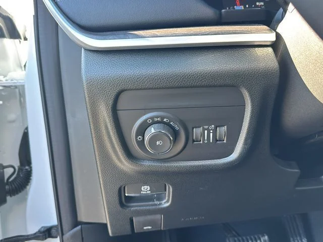 New 2026 White/off-white Jeep Limited image 12