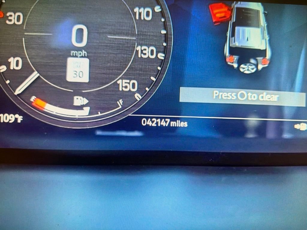 Certified Used 2024 Eiger Gray Metallic Land Rover X-Dynamic SE image 11