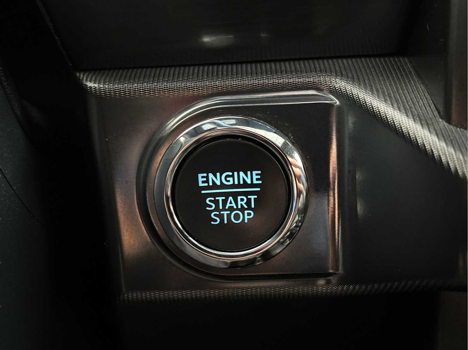 Used 2025 Agate Black Metallic Ford LARIAT image 15