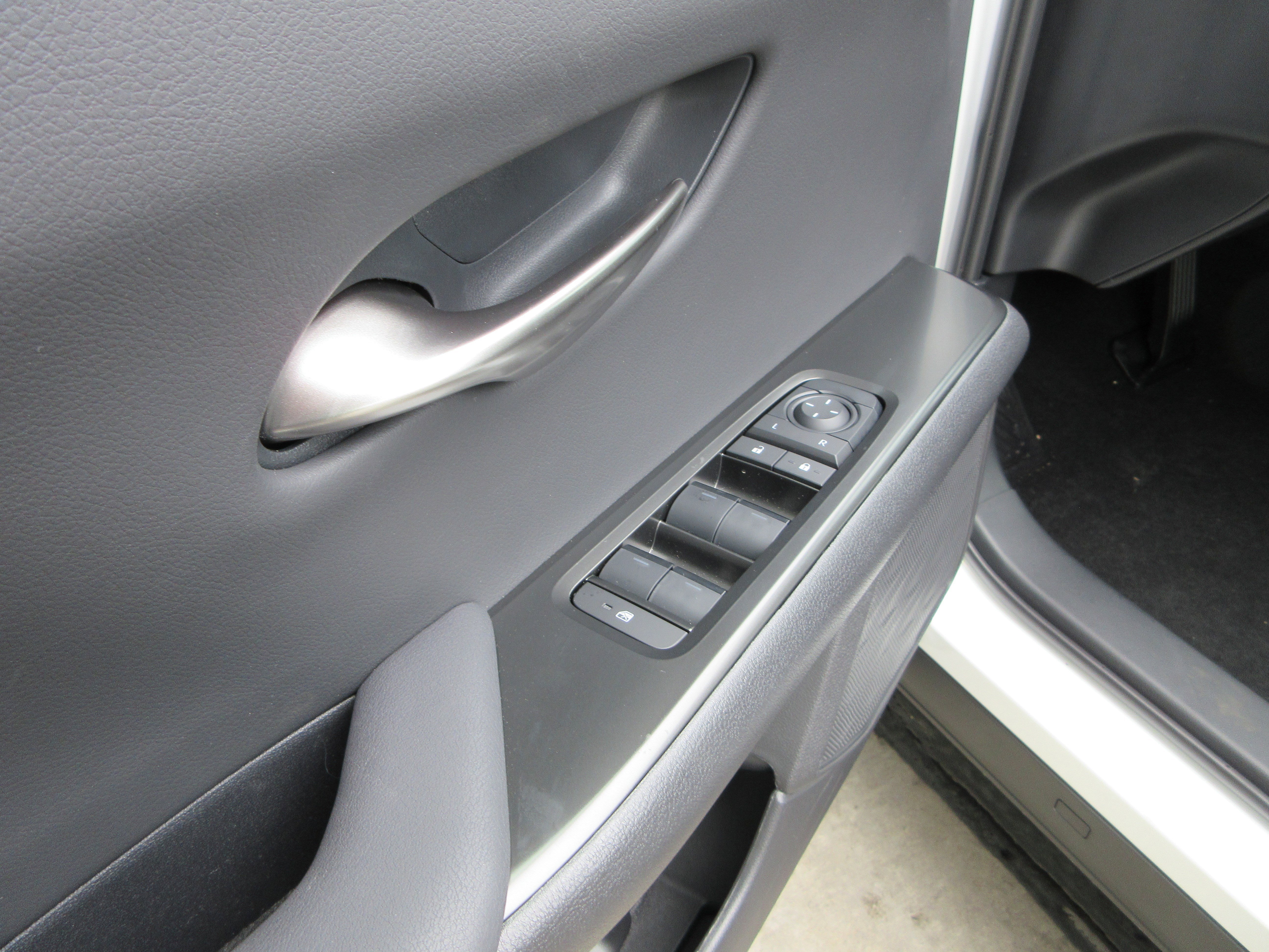 2025 Lexus UX 300h Premium - Photo 25