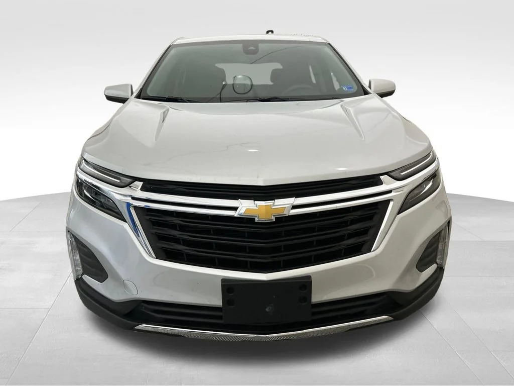 Used 2022 Silver Ice Metallic Chevrolet LT image 9