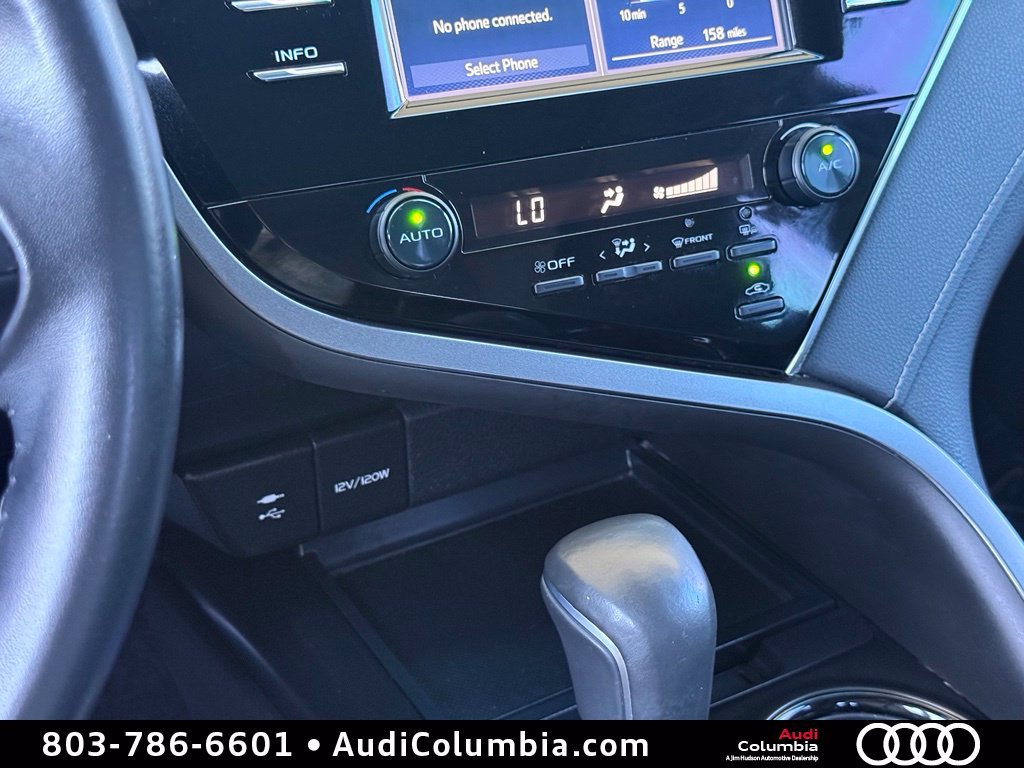 Used 2018 White Toyota SE image 30