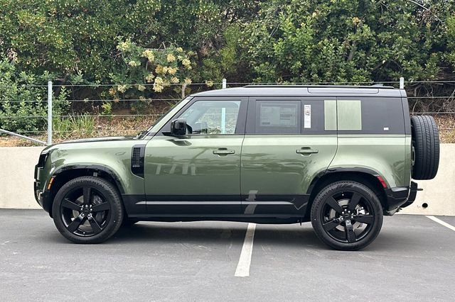 New 2026 Woolstone Green Land Rover X-Dynamic SE image 2
