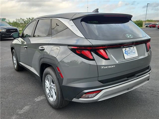 New 2026 Hampton Gray Hyundai SE image 3