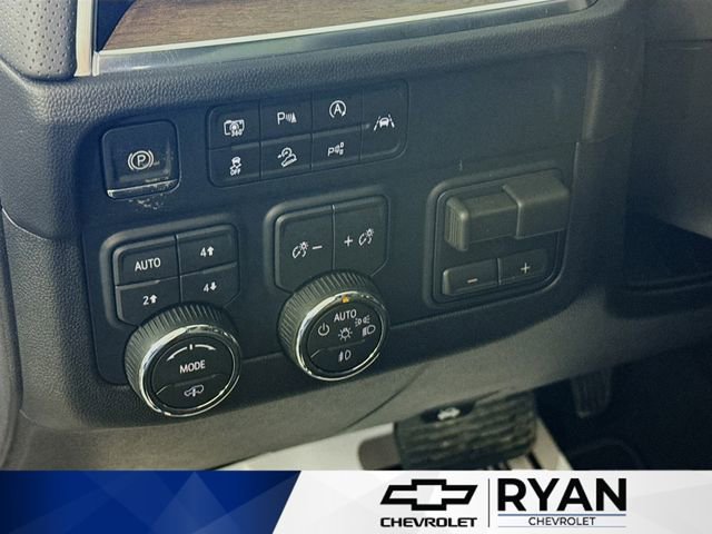 2026 Chevrolet Suburban High Country - Photo 10