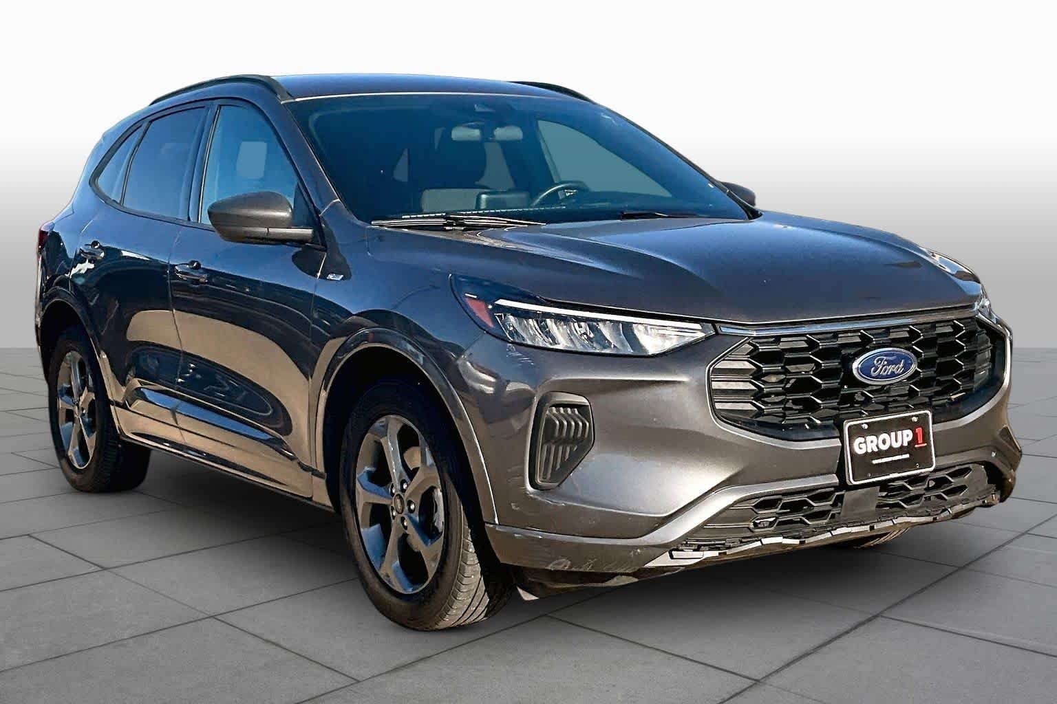 Used 2023 Carbonized Gray Metallic Ford ST-Line image 3
