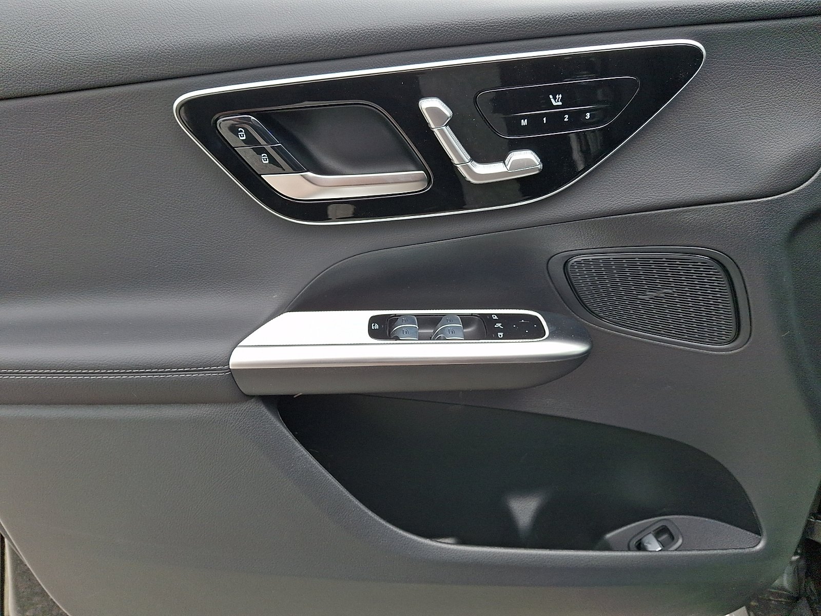New 2026 Black Mercedes-Benz GLC 300 image 10