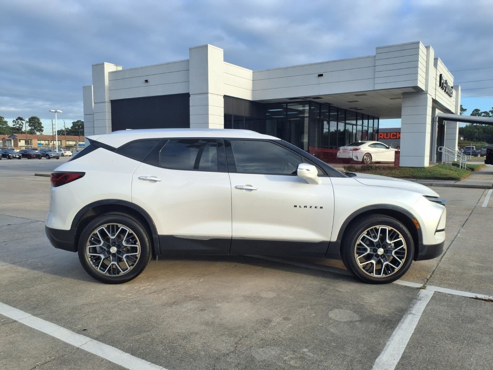 2023 Chevrolet Blazer photo 9 of 27