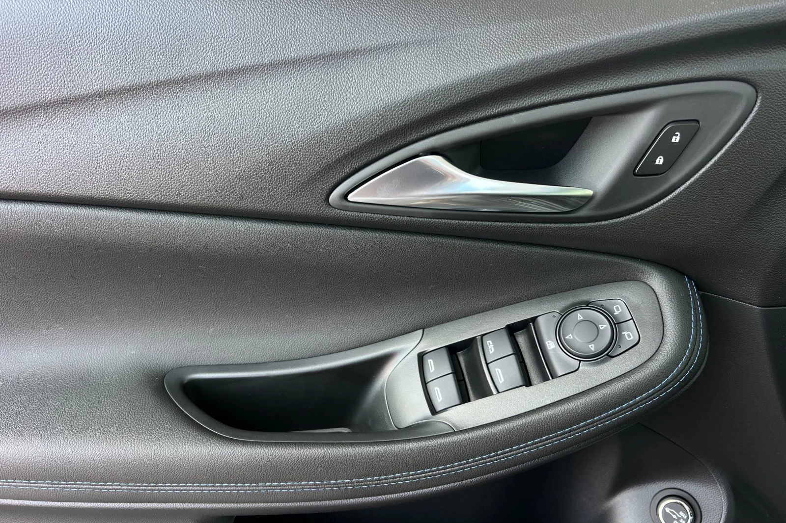 2026 Buick Encore GX Sport Touring - Photo 9
