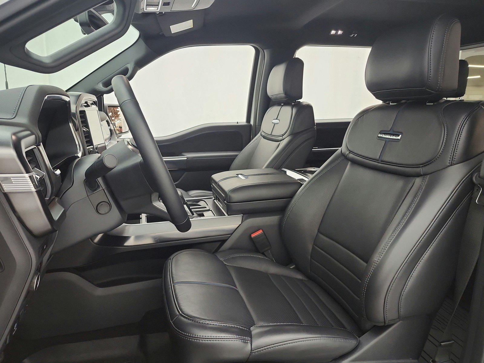 2025 Ford F-150 Platinum - Photo 18