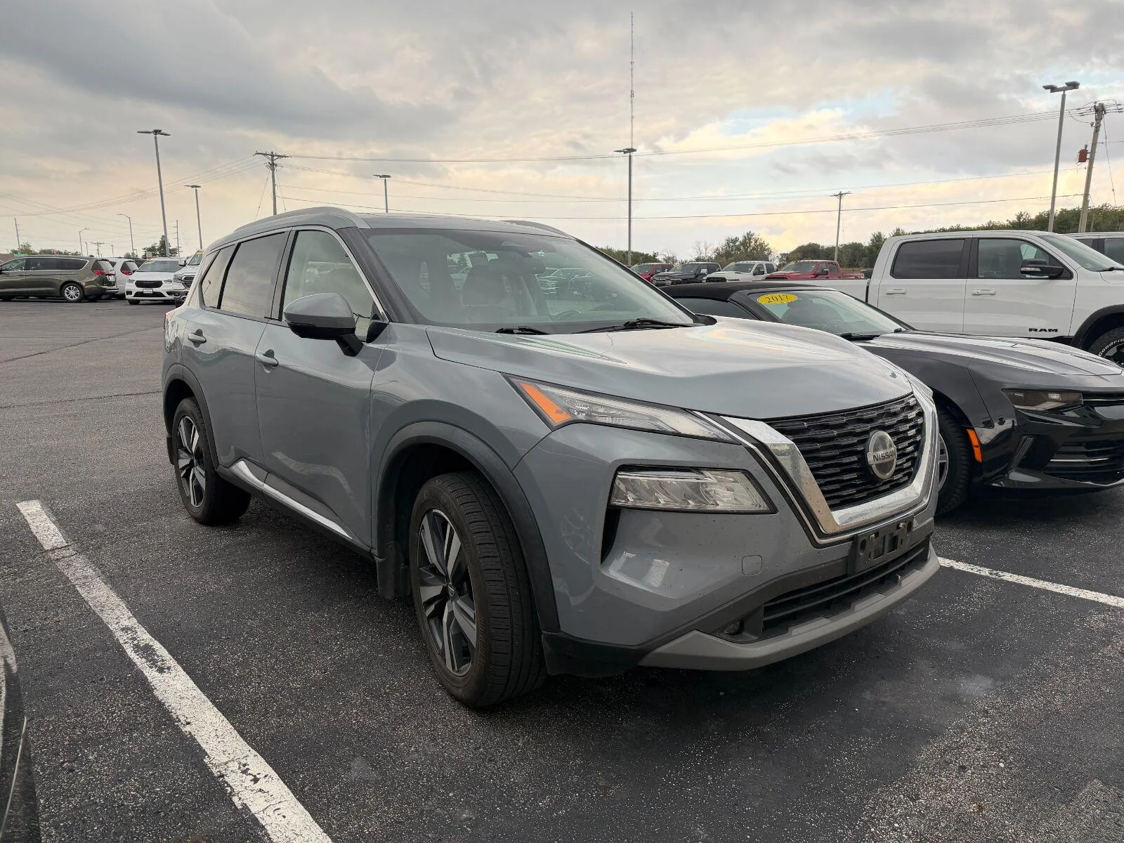 Used 2021 Nissan Rogue SL with VIN 5N1AT3CB4MC781390 for sale in Charles City, IA