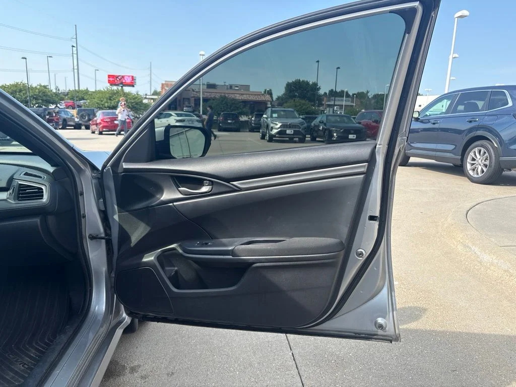 Used 2018 Silver Honda LX image 29