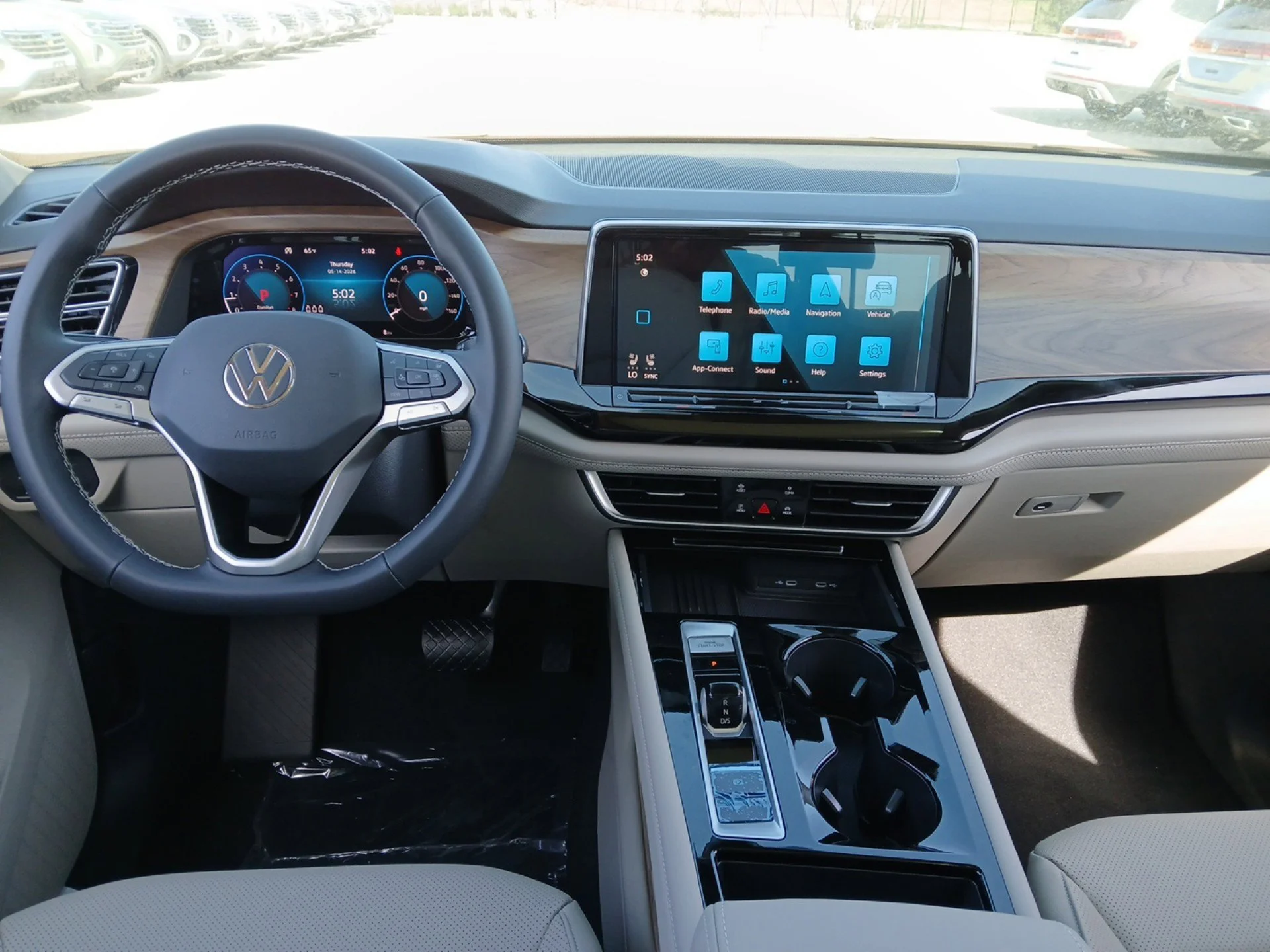 New 2026 Deep Black Pearl Volkswagen 2.0T SE W/TECHNOLOGY image 7