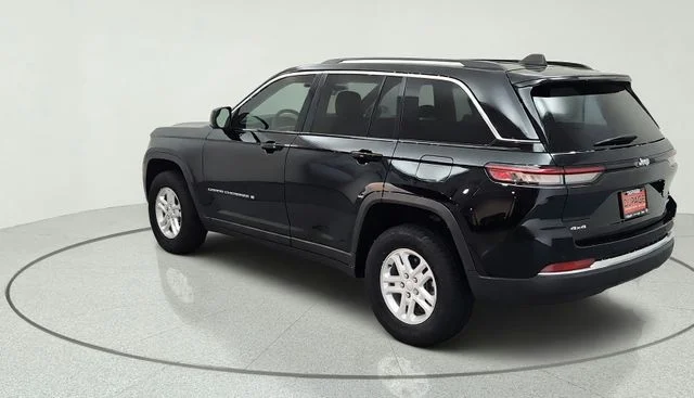 Used 2023 Black Jeep Laredo image 42