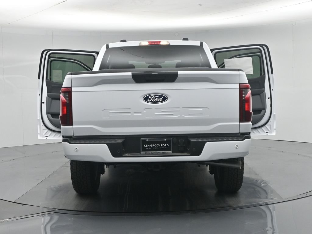 New 2026 Oxford White Ford XLT image 32