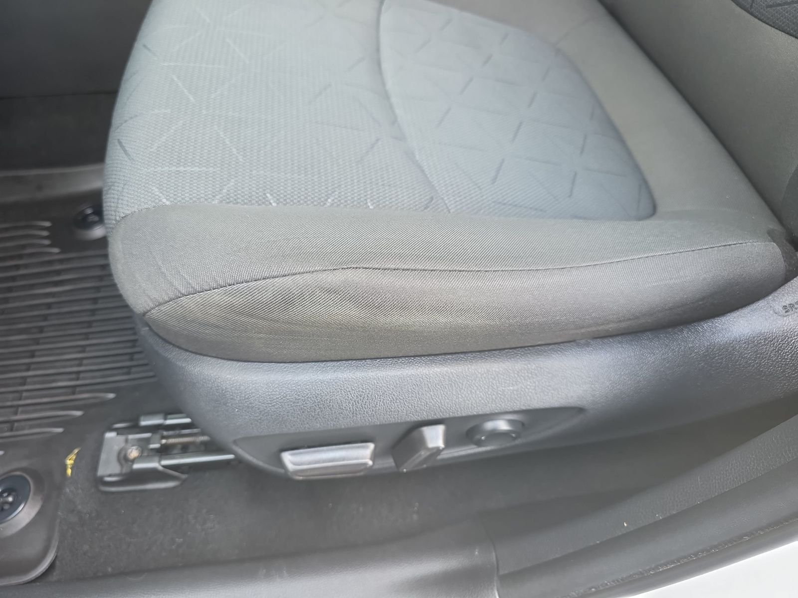 Used 2022 White Toyota XLE image 28