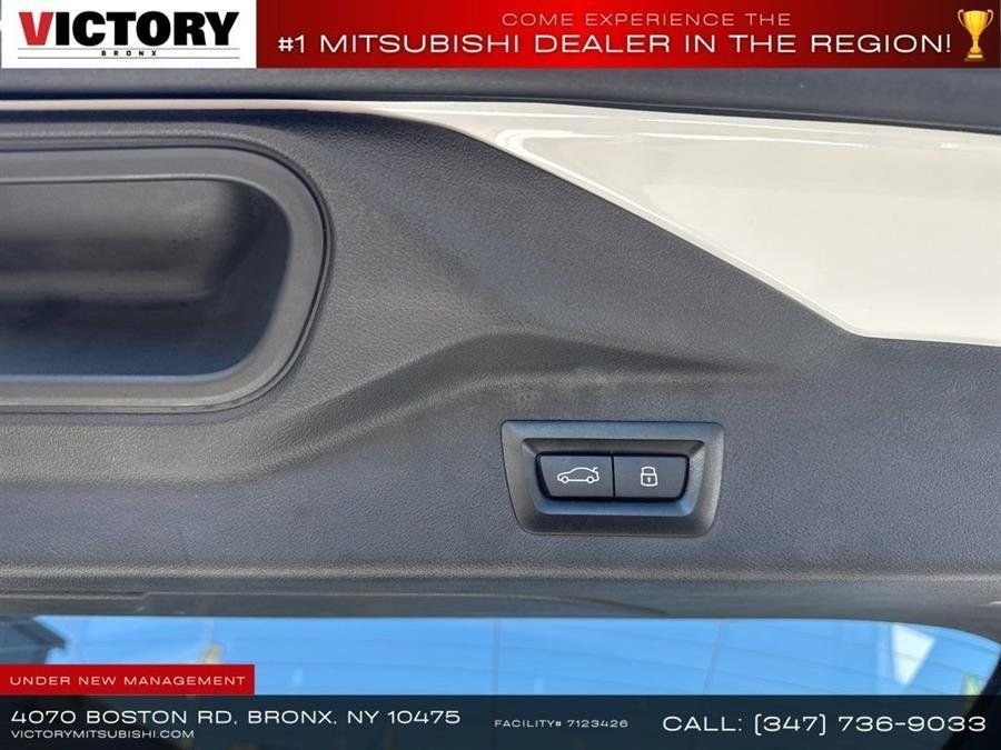 Used 2024 White BMW xDrive40i image 26