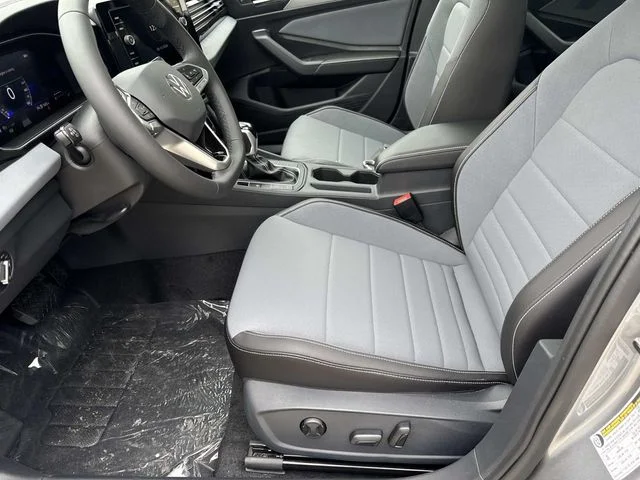 New 2026 Silver Volkswagen 1.5T SE image 14