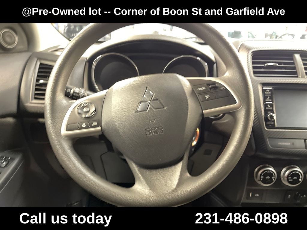 Used 2024  Mitsubishi 2.0 ES image 19