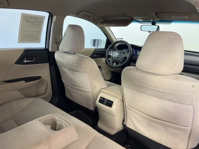 Used 2015 White Honda  image 17