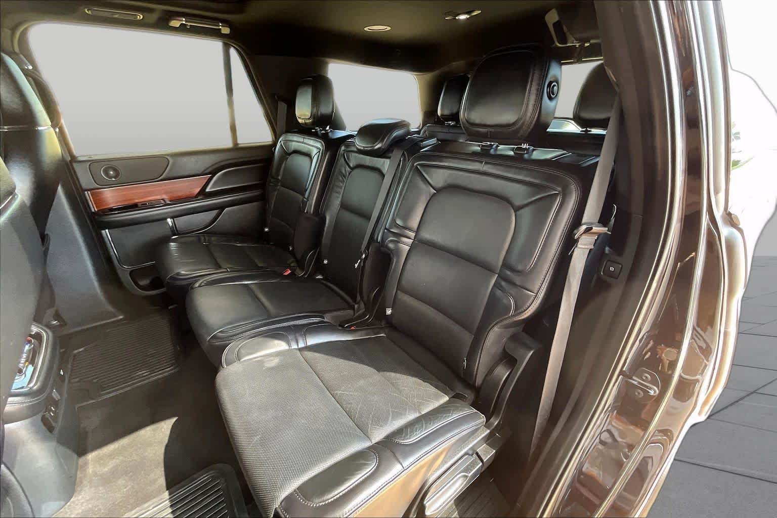 Used 2019 Infinite Black Metallic Lincoln Select image 19