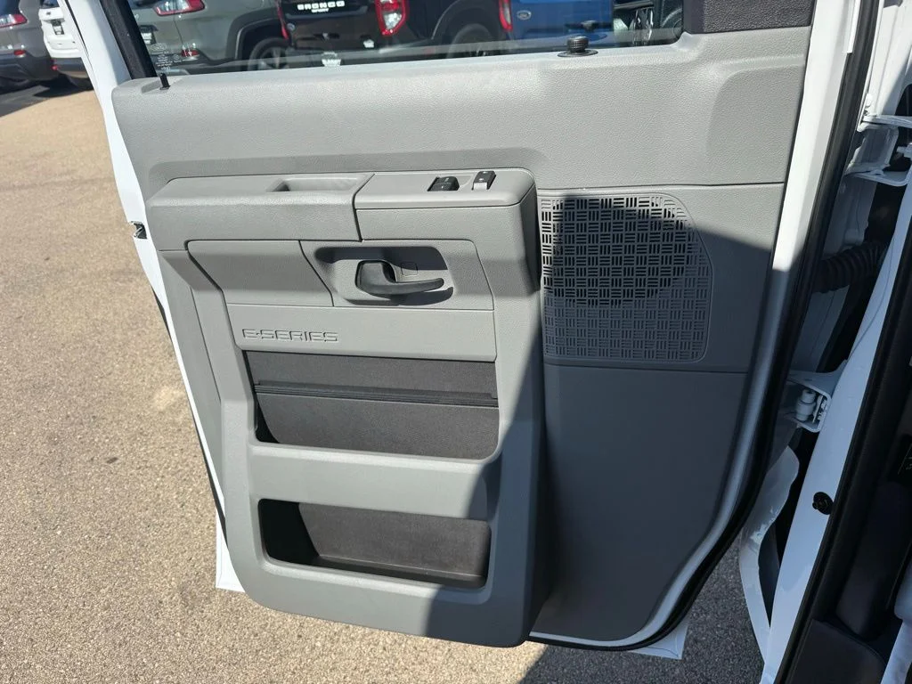 New 2026 Oxford White Ford E-350 SRW image 39