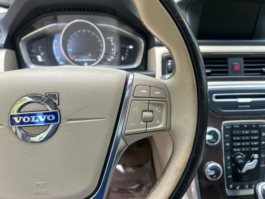 Used 2015 Blue Volvo T6 Platinum image 21