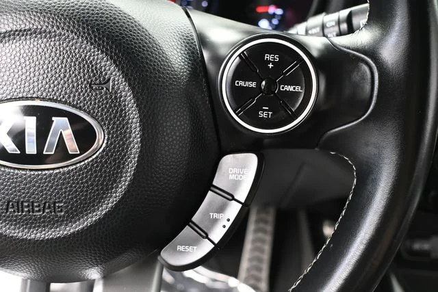 Used 2019 Green Kia Plus image 29