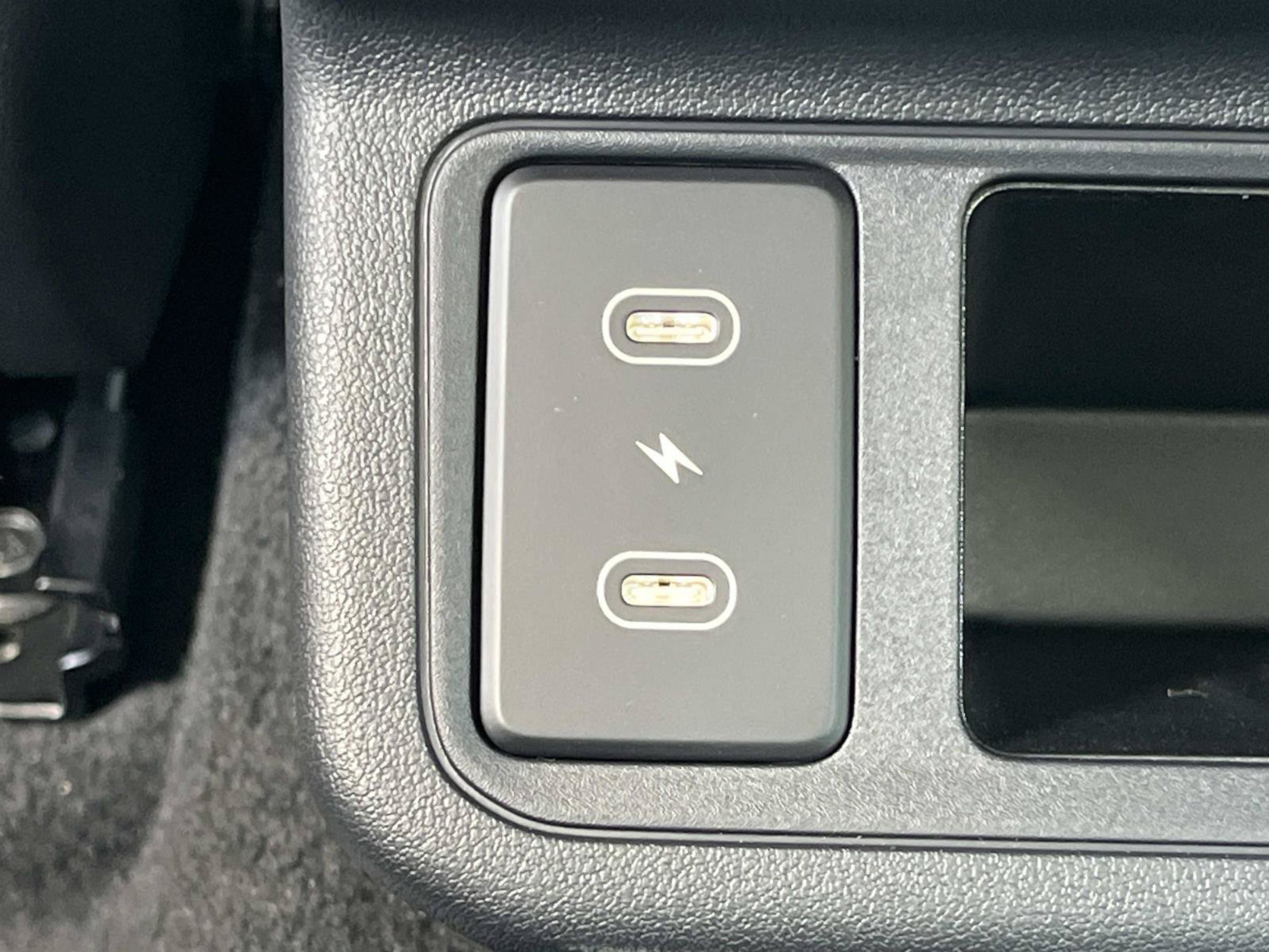 New 2026 Snow White Pearl Kia EX image 14