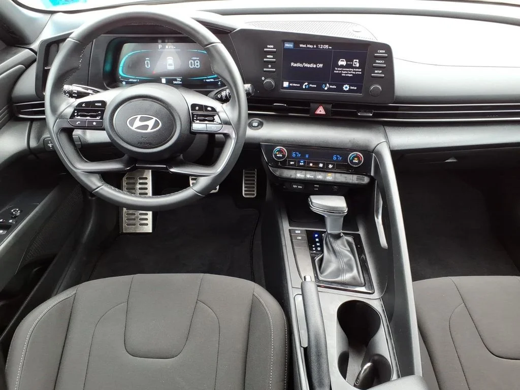 Used 2025 Gray Hyundai SEL Sport image 9