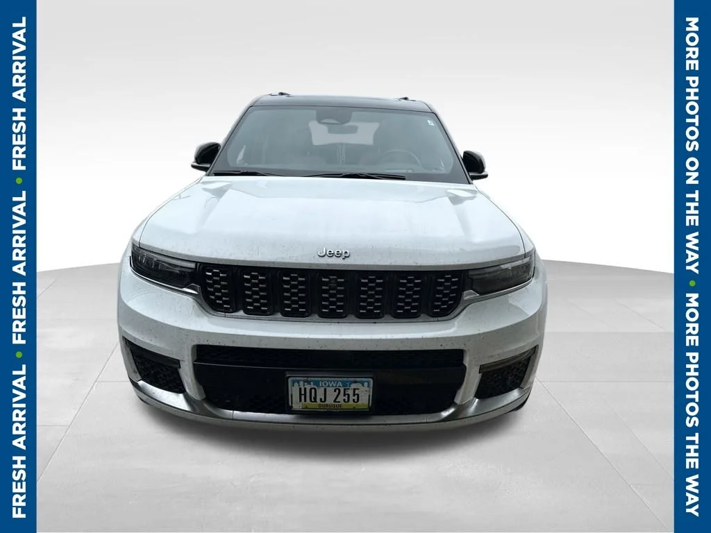 Used 2022 White Jeep Summit image 1