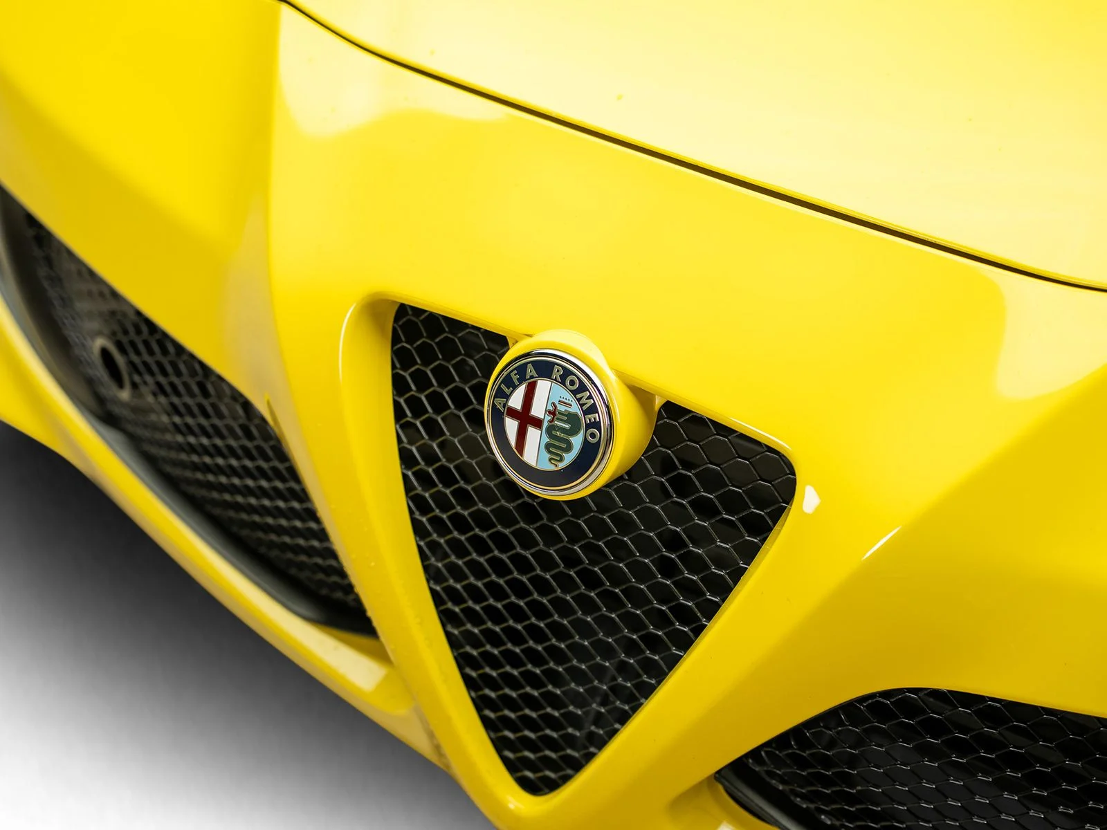 Used 2016 Yellow Alfa Romeo Base image 12