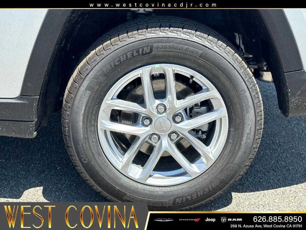 New 2026 Silver Zynith Exterior Paint Jeep  image 17