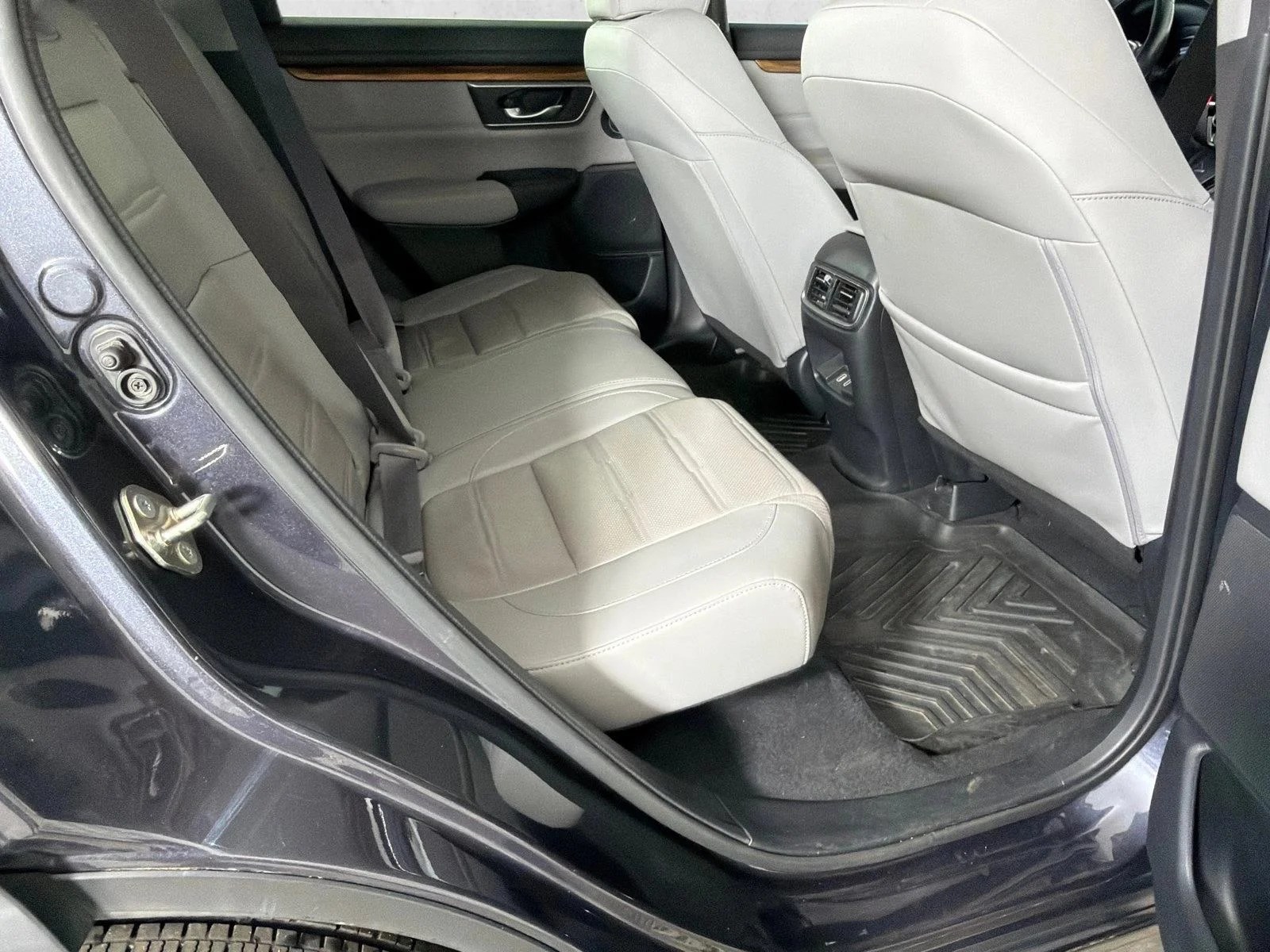 Used 2019 Silver Honda Touring image 17
