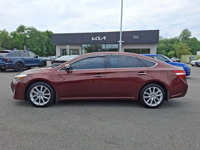 Used 2013 Red Toyota XLE Touring image 8