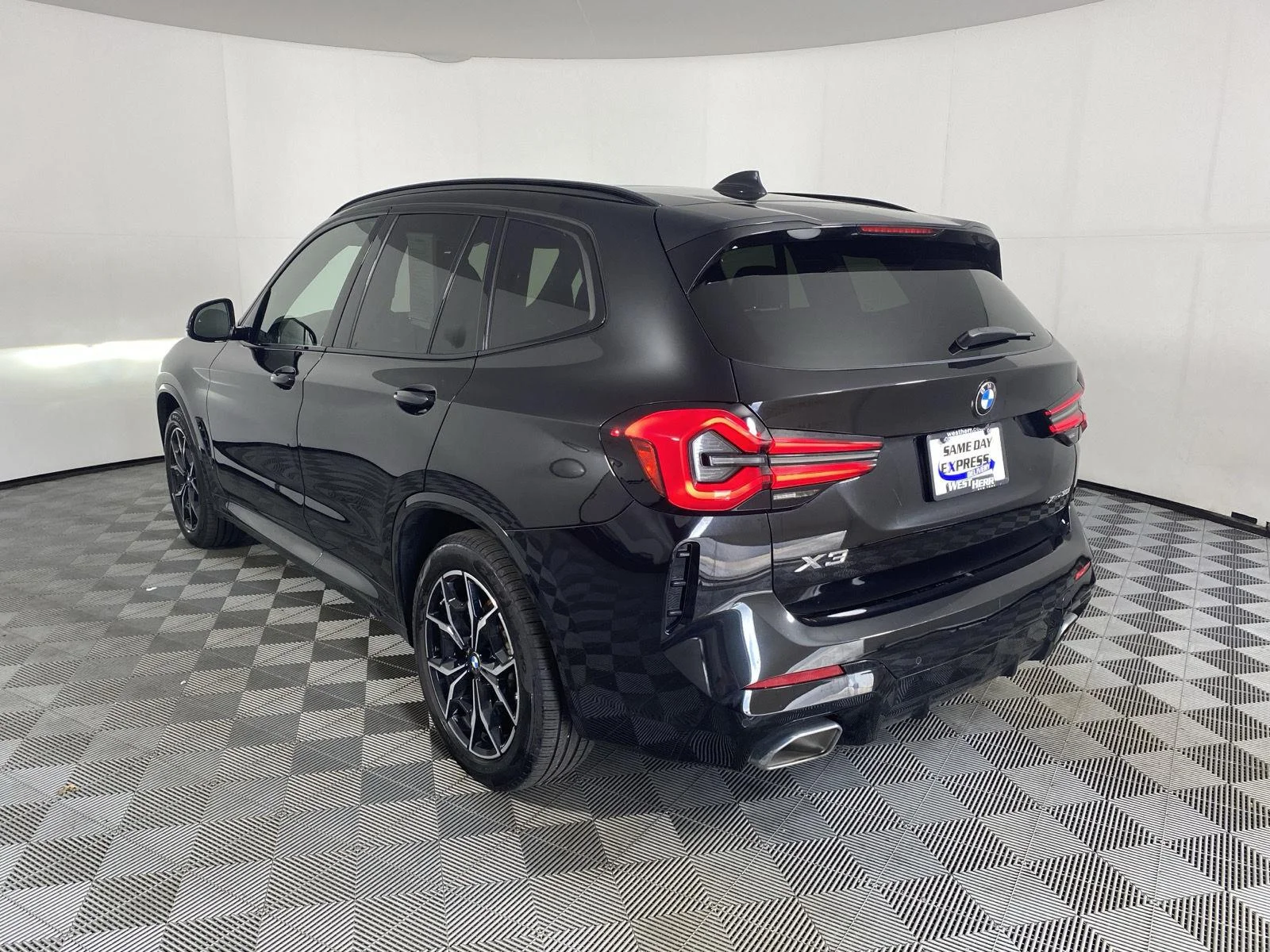 Used 2024 Black Sapphire Metallic BMW xDrive30i image 5