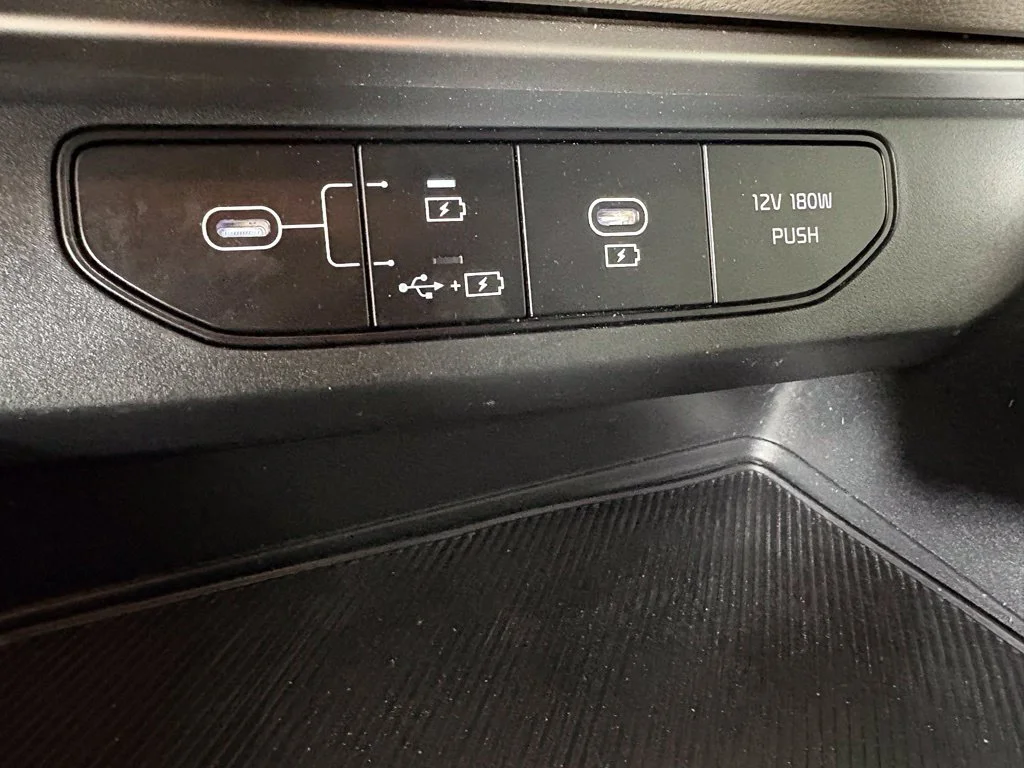 Used 2025 White Kia LXS image 32