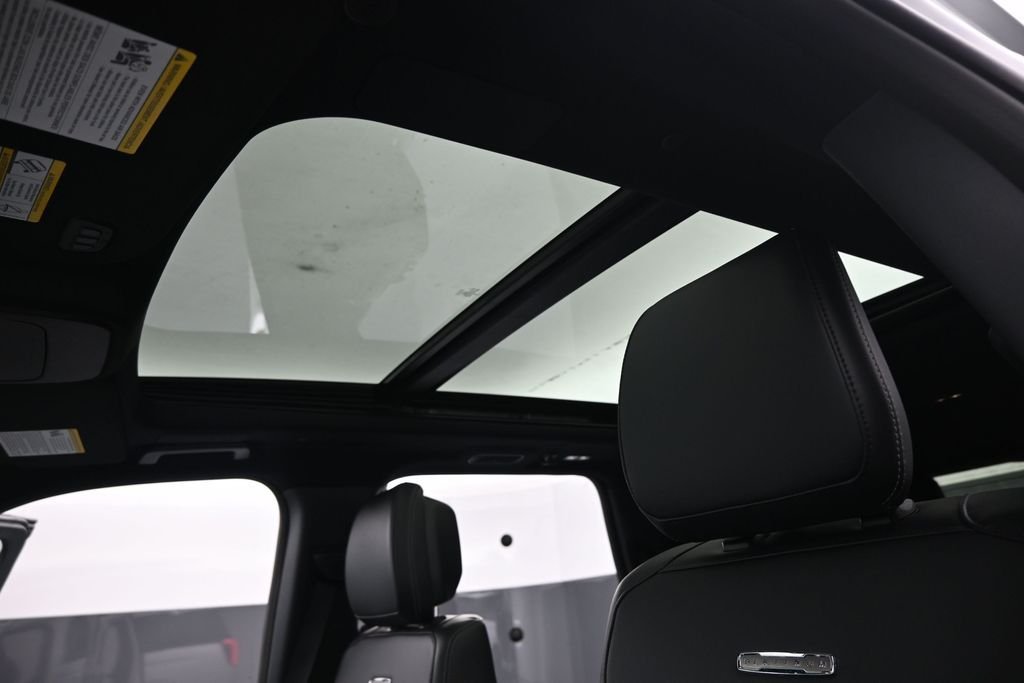 New 2026 Oxford White Ford Platinum image 11