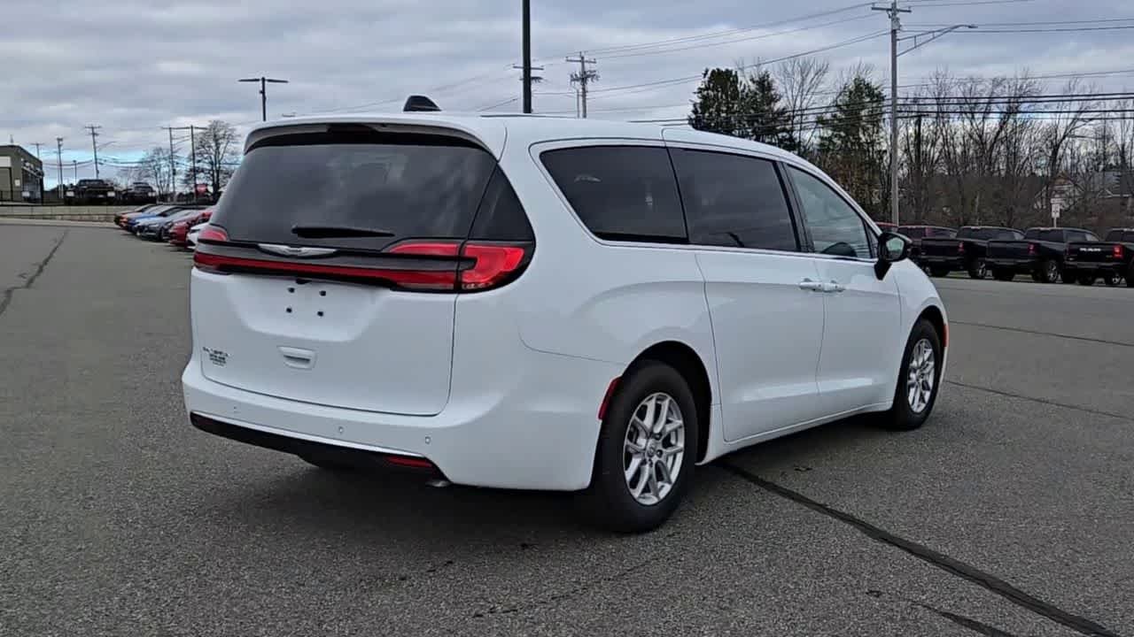 2026 Chrysler Pacifica Select - Photo 8