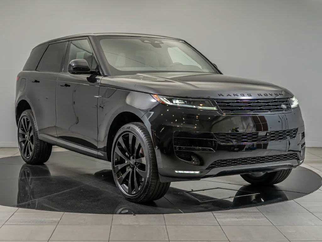 Used 2026 Santorini Black Land Rover SE image 3