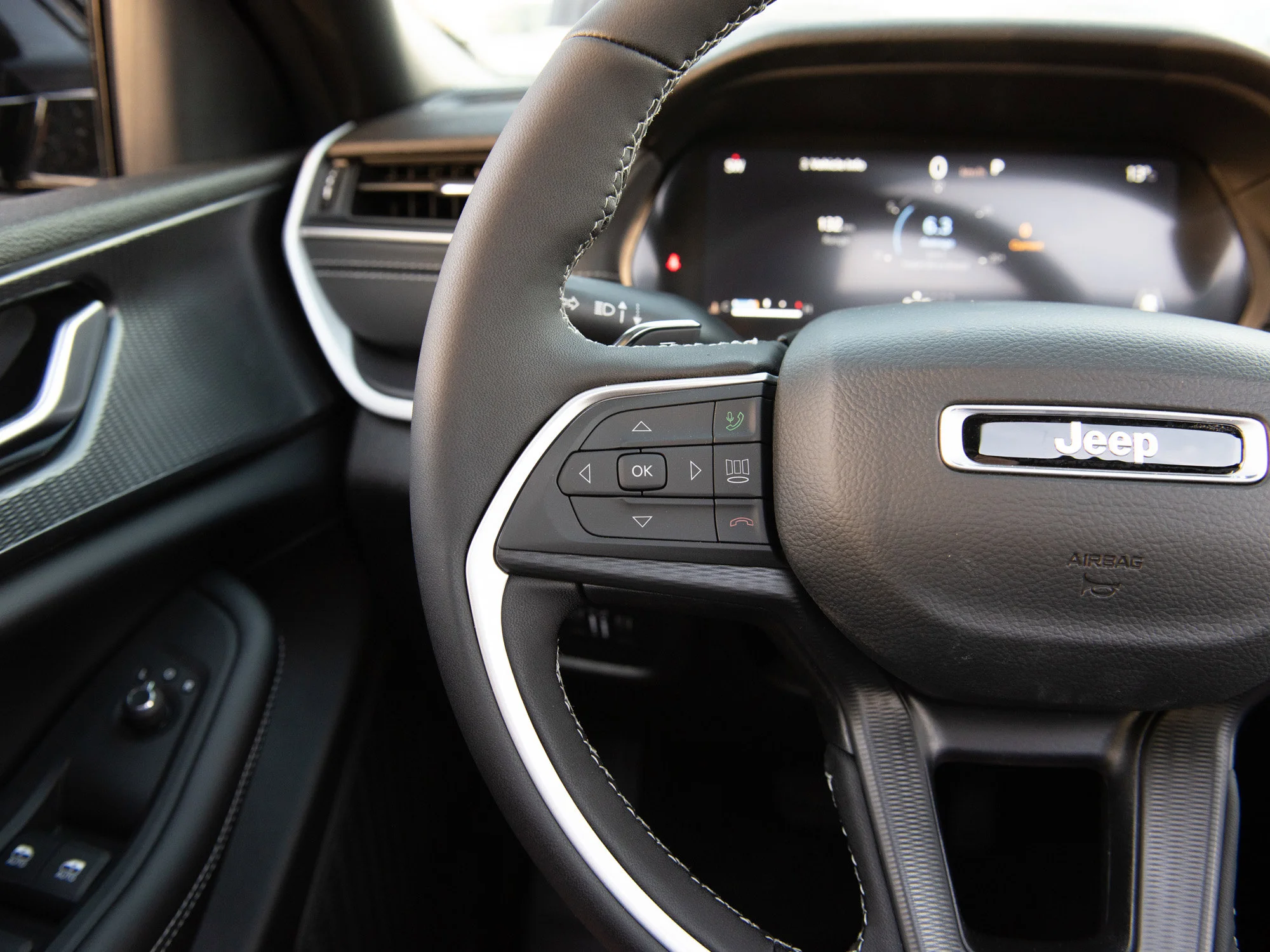 New 2025 Black Jeep Altitude* 4x4, Sunroof, Heated Leather, Remote Start, Wireless Charging Pad image 12