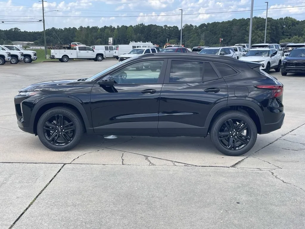 New 2026 Mosaic Black Metallic Chevrolet ACTIV image 2